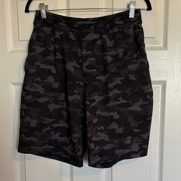 Lululemon men’s black camo lined 9” inseam athletic shorts size medium - Picture 1 of 10